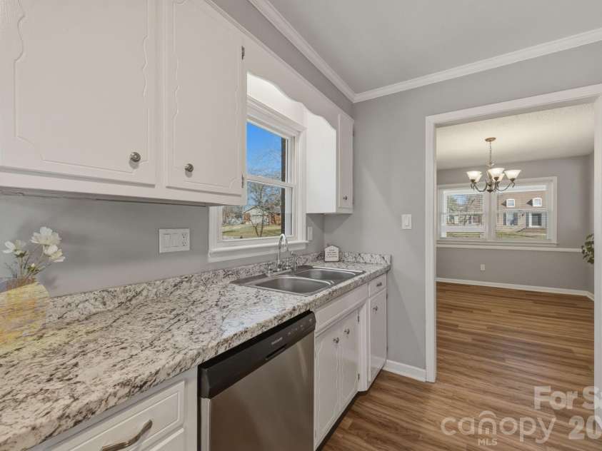 1230 18th Avenue, Hickory, NC 28601.  MLS# CAR4335635, YatesRealty ID 4976. Kitchen