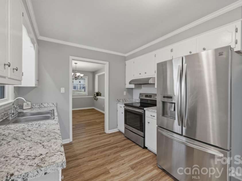 1230 18th Avenue, Hickory, NC 28601.  MLS# CAR4335635, YatesRealty ID 4976. Kitchen