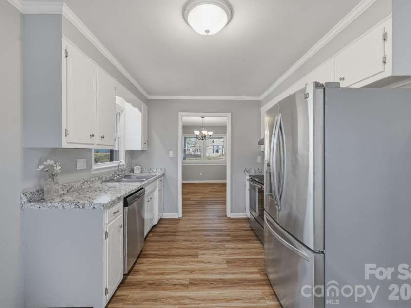 1230 18th Avenue, Hickory, NC 28601.  MLS# CAR4335635, YatesRealty ID 4976. Kitchen