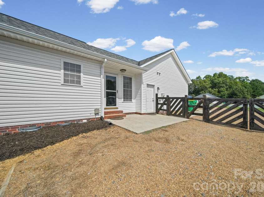 708 Paint Circle, Oakboro, NC 28129.  MLS# CAR4422036, YatesRealty ID 49760. 