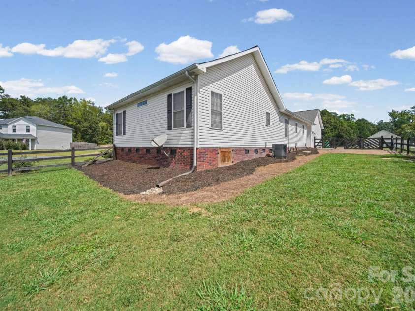 708 Paint Circle, Oakboro, NC 28129.  MLS# CAR4422036, YatesRealty ID 49760. 