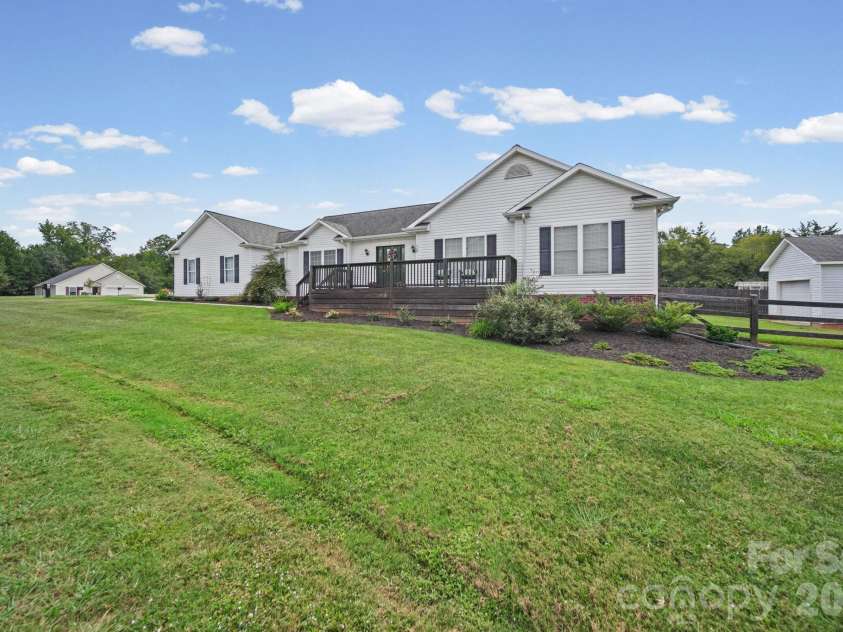 708 Paint Circle, Oakboro, NC 28129.  MLS# CAR4422036, YatesRealty ID 49760. 