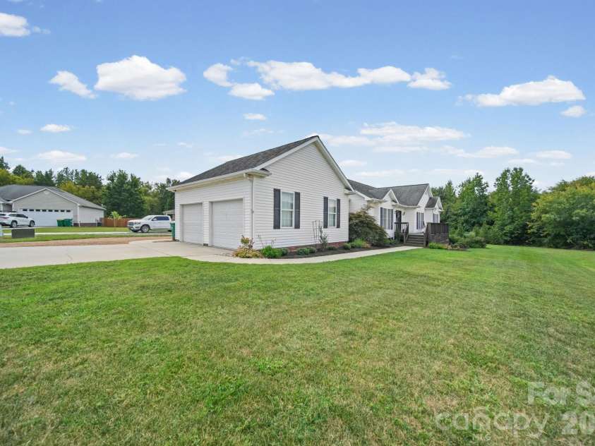 708 Paint Circle, Oakboro, NC 28129.  MLS# CAR4422036, YatesRealty ID 49760. 