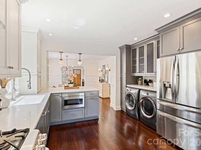 1518 Pecan Avenue, Charlotte, NC 28205.  MLS# CAR4422072, YatesRealty ID 49761. 