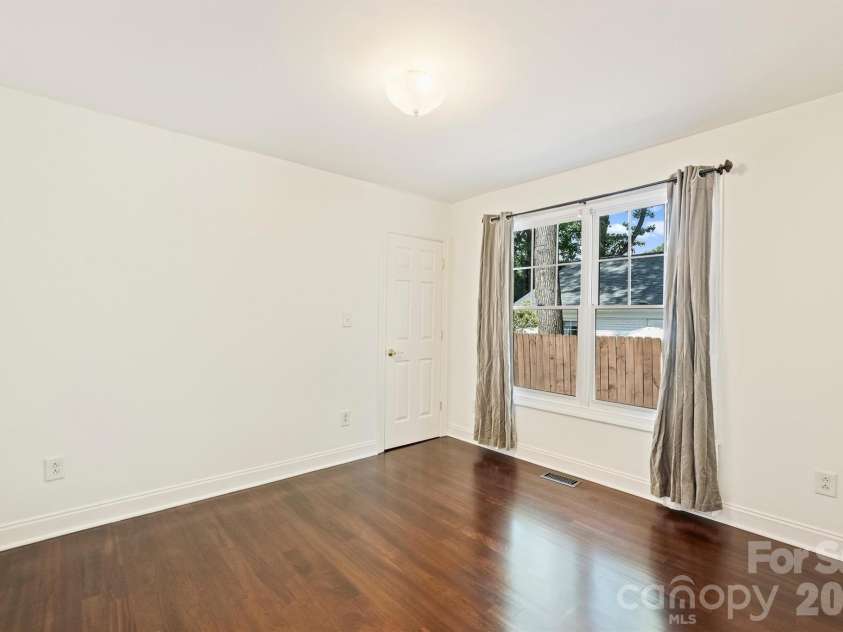 1518 Pecan Avenue, Charlotte, NC 28205.  MLS# CAR4422072, YatesRealty ID 49761. 
