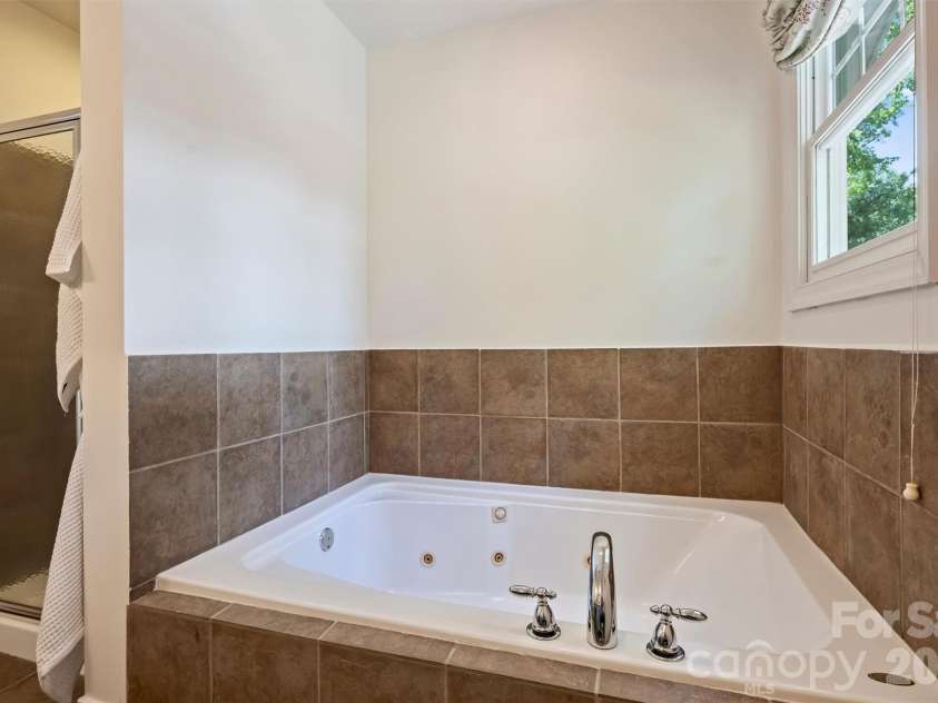 1518 Pecan Avenue, Charlotte, NC 28205.  MLS# CAR4422072, YatesRealty ID 49761. 