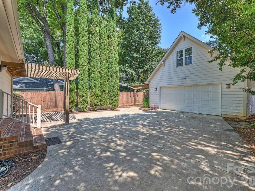 1518 Pecan Avenue, Charlotte, NC 28205.  MLS# CAR4422072, YatesRealty ID 49761. 