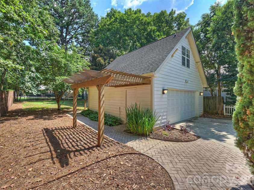 1518 Pecan Avenue, Charlotte, NC 28205.  MLS# CAR4422072, YatesRealty ID 49761. 
