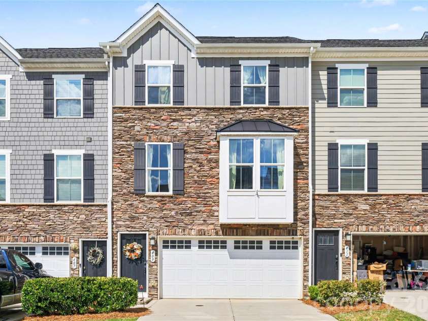 409 Lahinch Drive, Tega Cay, SC 29708.  MLS# CAR4422051, YatesRealty ID 49762. 