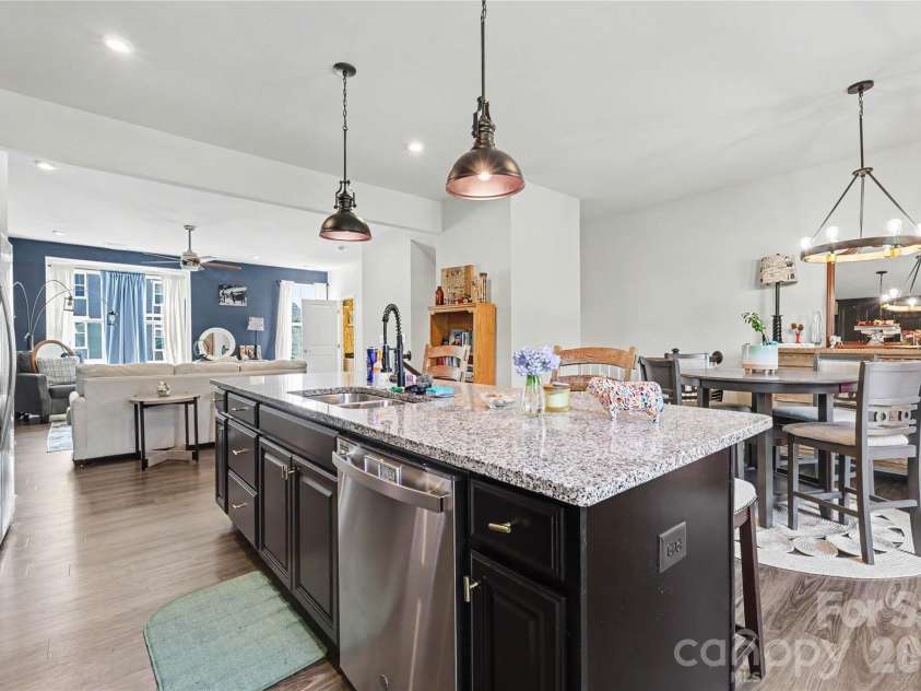 409 Lahinch Drive, Tega Cay, SC 29708.  MLS# CAR4422051, YatesRealty ID 49762. 