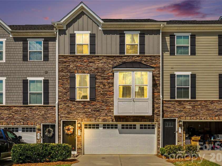 409 Lahinch Drive, Tega Cay, SC 29708.  MLS# CAR4422051, YatesRealty ID 49762. 