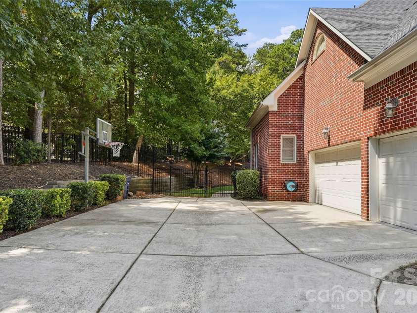 1105 Doverstone Court, Matthews, NC 28104.  MLS# CAR4421819, YatesRealty ID 49763. 