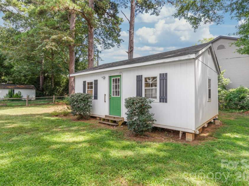 910 Beverly Drive, Rock Hill, SC 29730.  MLS# CAR4421788, YatesRealty ID 49769. Whether you’re a woodworker, crafter, or just need extra storage space, this custom workshop in the backyard is built to match the home and ready for your next project!