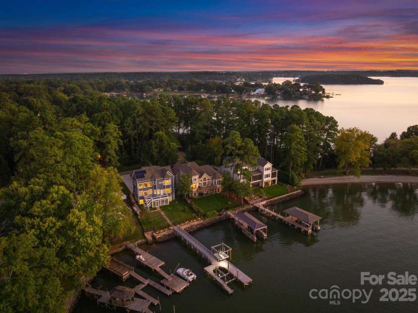 21013 Island Forest Drive, Cornelius, NC 28031.  MLS# CAR4229322, YatesRealty ID 4977. 
