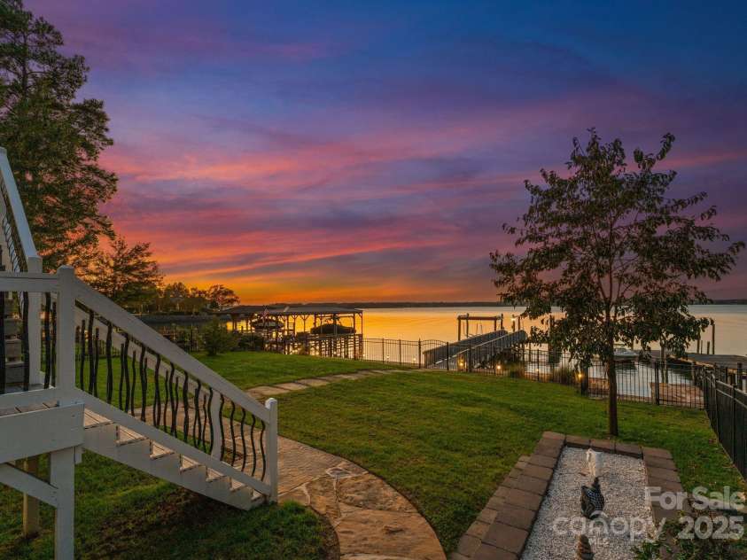 21013 Island Forest Drive, Cornelius, NC 28031.  MLS# CAR4229322, YatesRealty ID 4977. 