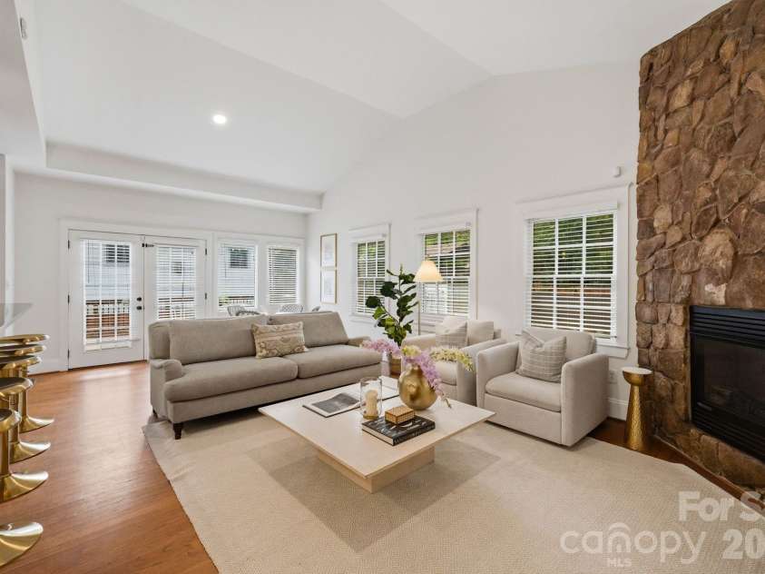 1815 DeArmon Drive, Charlotte, NC 28205.  MLS# CAR4421209, YatesRealty ID 49773. 