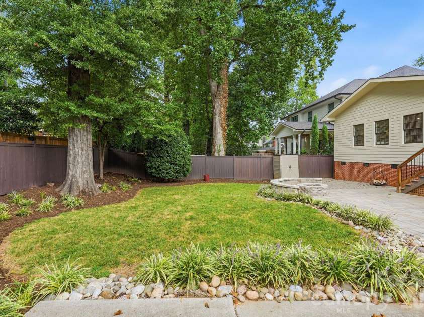1815 DeArmon Drive, Charlotte, NC 28205.  MLS# CAR4421209, YatesRealty ID 49773. 