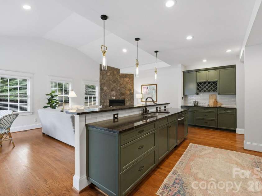 1815 DeArmon Drive, Charlotte, NC 28205.  MLS# CAR4421209, YatesRealty ID 49773. Built-in bar/add'l cabinets