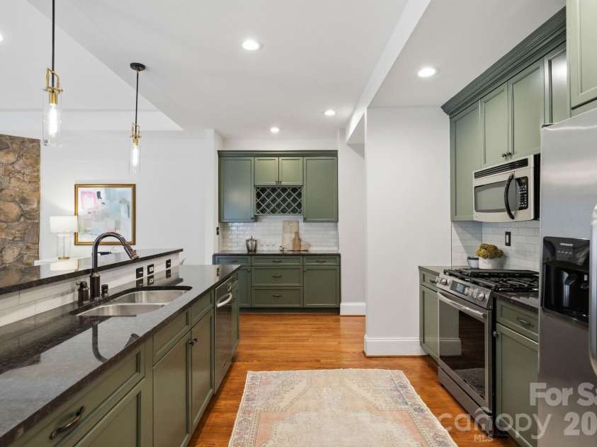 1815 DeArmon Drive, Charlotte, NC 28205.  MLS# CAR4421209, YatesRealty ID 49773. Gorgeous kitchen with updates: freshly painted cabinets, backsplash, and light fixtures