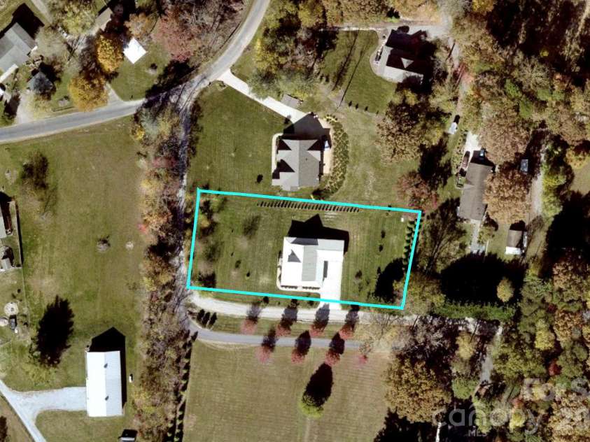 8 Haven Lane, Arden, NC 28704.  MLS# CAR4421286, YatesRealty ID 49774. 