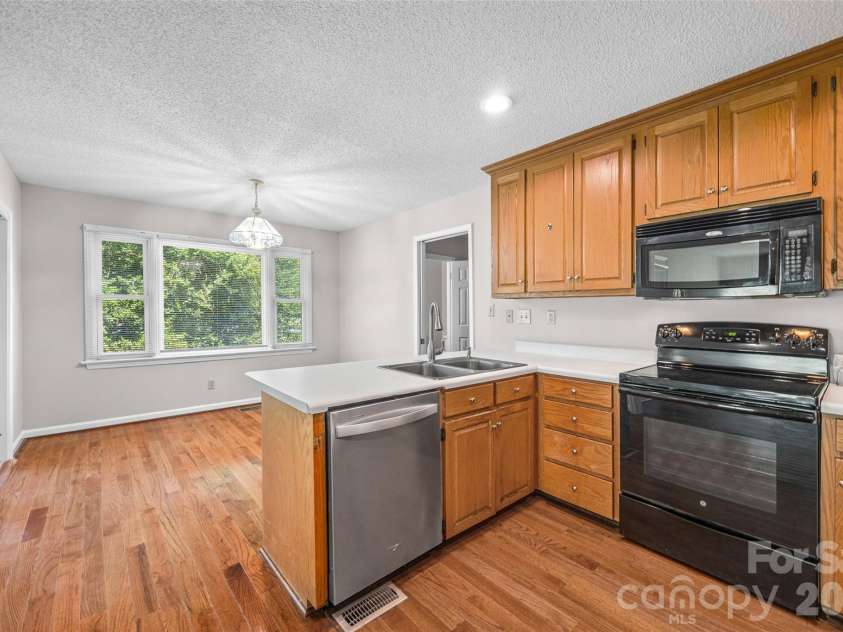 221 Nancy Drive, Shelby, NC 28152.  MLS# CAR4421218, YatesRealty ID 49775. Eat in kitchen