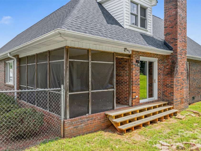 221 Nancy Drive, Shelby, NC 28152.  MLS# CAR4421218, YatesRealty ID 49775. New stairs