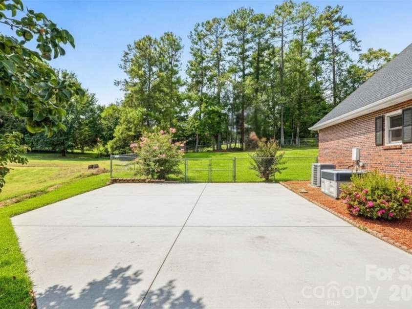 221 Nancy Drive, Shelby, NC 28152.  MLS# CAR4421218, YatesRealty ID 49775. Oversized driveway