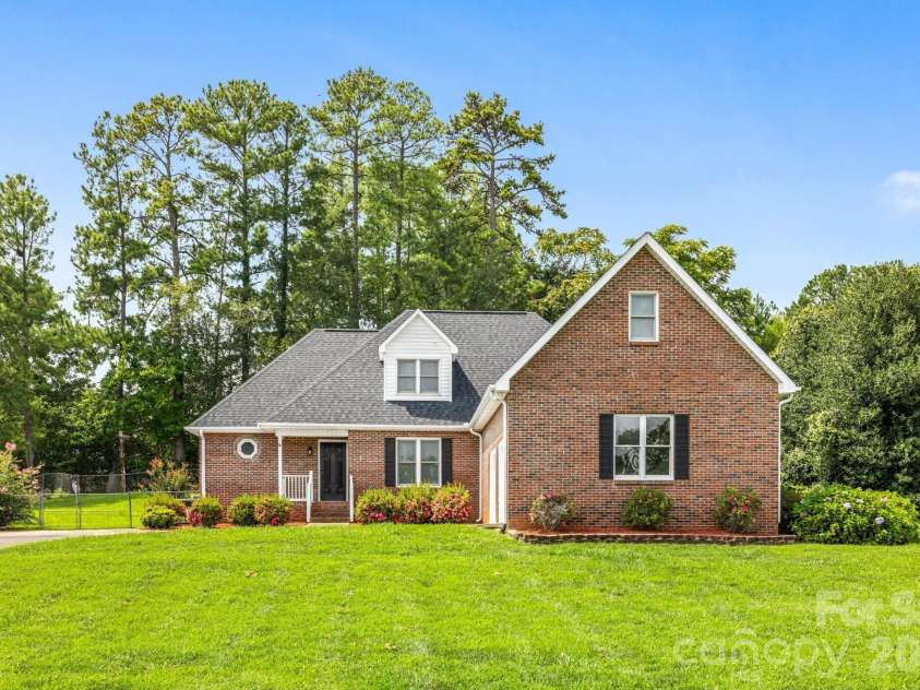 221 Nancy Drive, Shelby, NC 28152.  MLS# CAR4421218, YatesRealty ID 49775. Welcome home