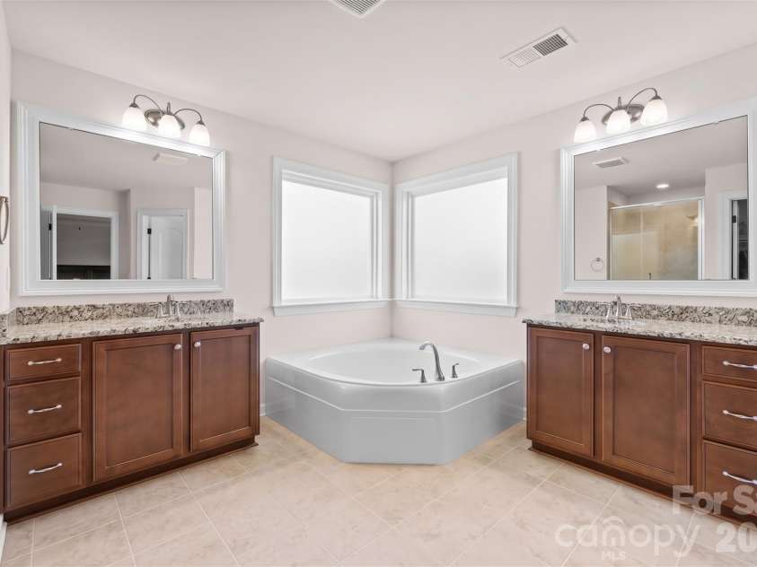 640 Maple Hill Drive, Fort Mill, SC 29715.  MLS# CAR4421369, YatesRealty ID 49776. 