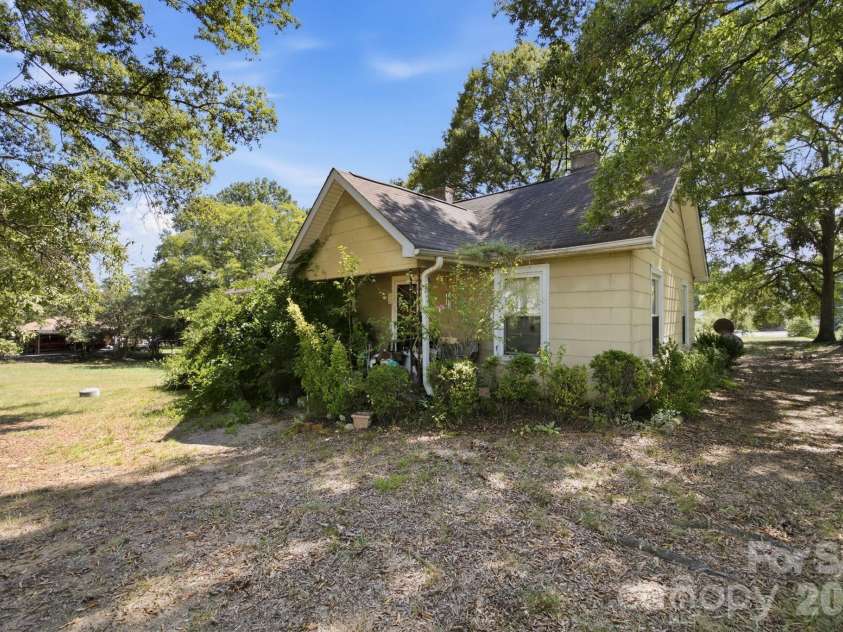 2600 Haven Street, Kannapolis, NC 28083.  MLS# CAR4421164, YatesRealty ID 49779. 3 bedroom 1 bath
