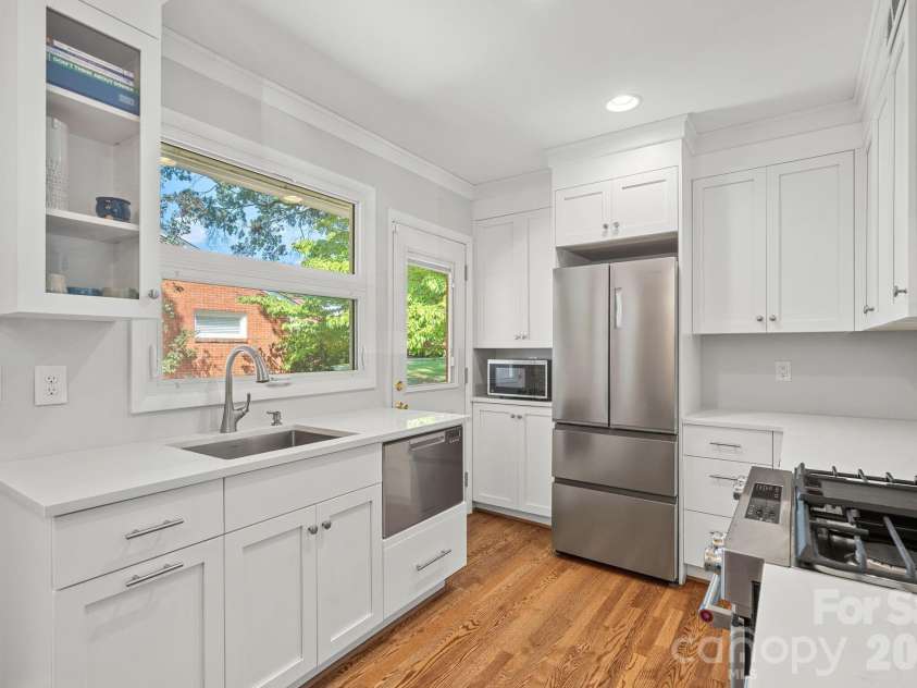 4703 Woodlark Lane, Charlotte, NC 28211.  MLS# CAR4421052, YatesRealty ID 49780. 