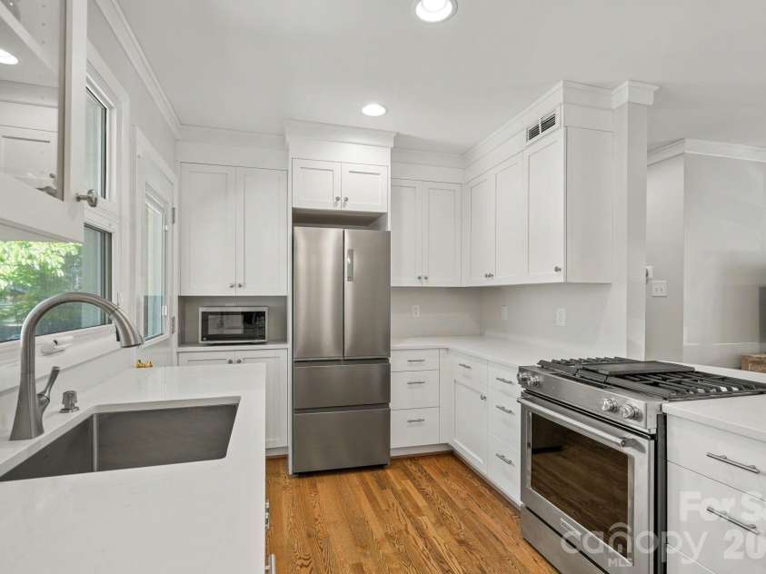 4703 Woodlark Lane, Charlotte, NC 28211.  MLS# CAR4421052, YatesRealty ID 49780. 
