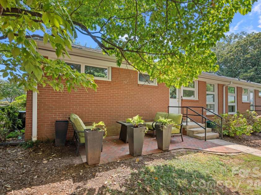 4703 Woodlark Lane, Charlotte, NC 28211.  MLS# CAR4421052, YatesRealty ID 49780. 