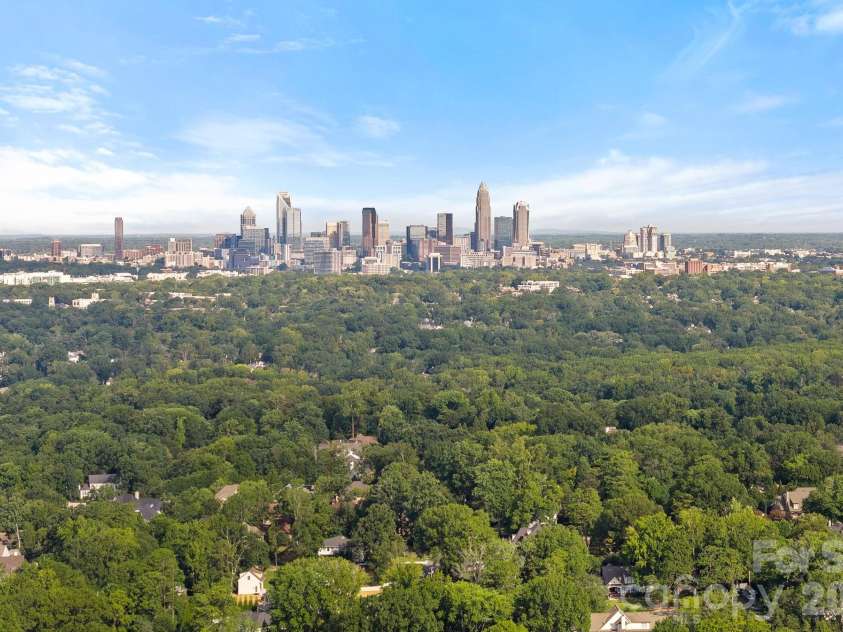 4703 Woodlark Lane, Charlotte, NC 28211.  MLS# CAR4421052, YatesRealty ID 49780. 