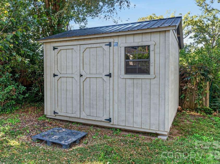 691 Gibson Drive, Concord, NC 28025.  MLS# CAR4420876, YatesRealty ID 49781. 