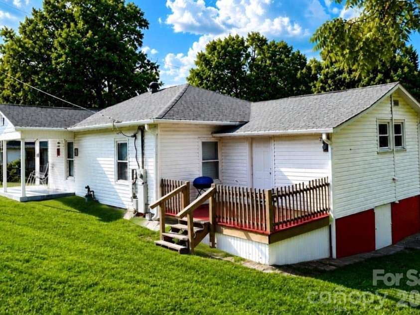900 Alma Avenue, Kannapolis, NC 28081.  MLS# CAR4421048, YatesRealty ID 49782. House