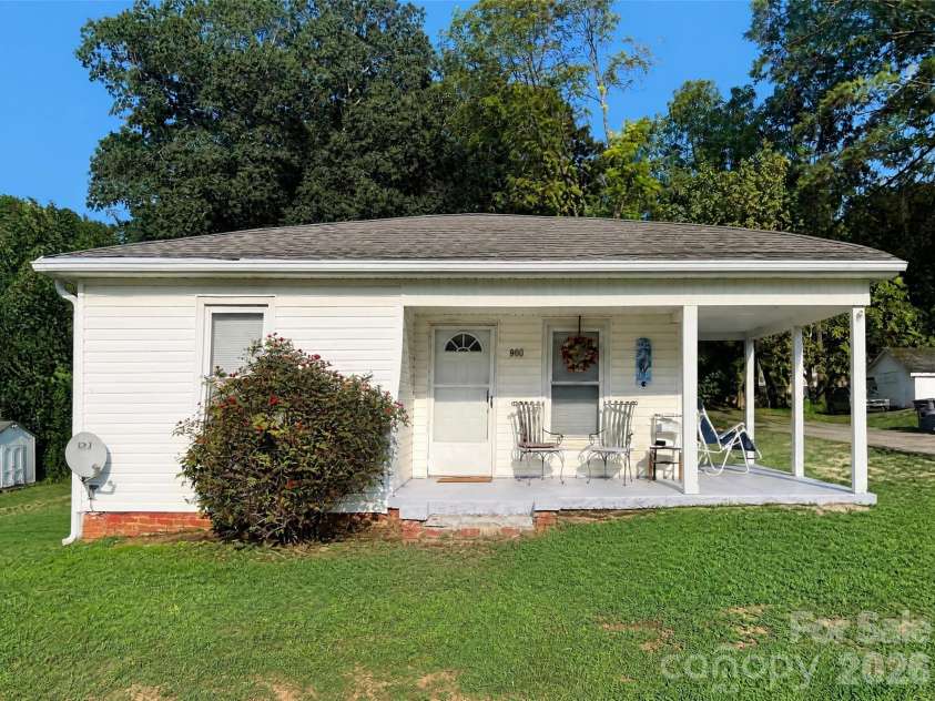 900 Alma Avenue, Kannapolis, NC 28081.  MLS# CAR4421048, YatesRealty ID 49782. House Front