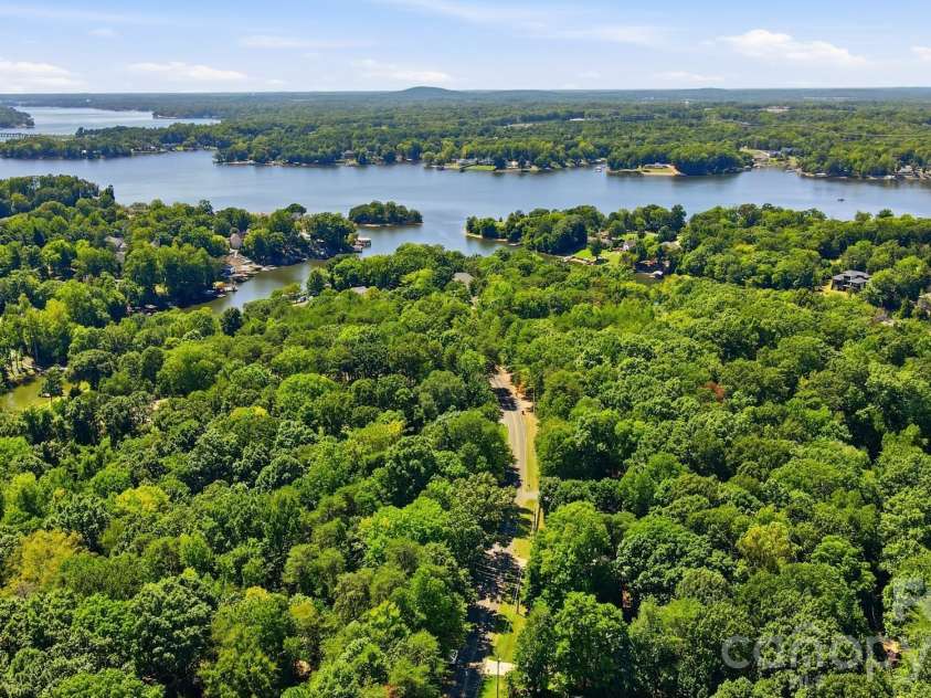 13800 Woody Point Road, Charlotte, NC 28278.  MLS# CAR4420701, YatesRealty ID 49785. 