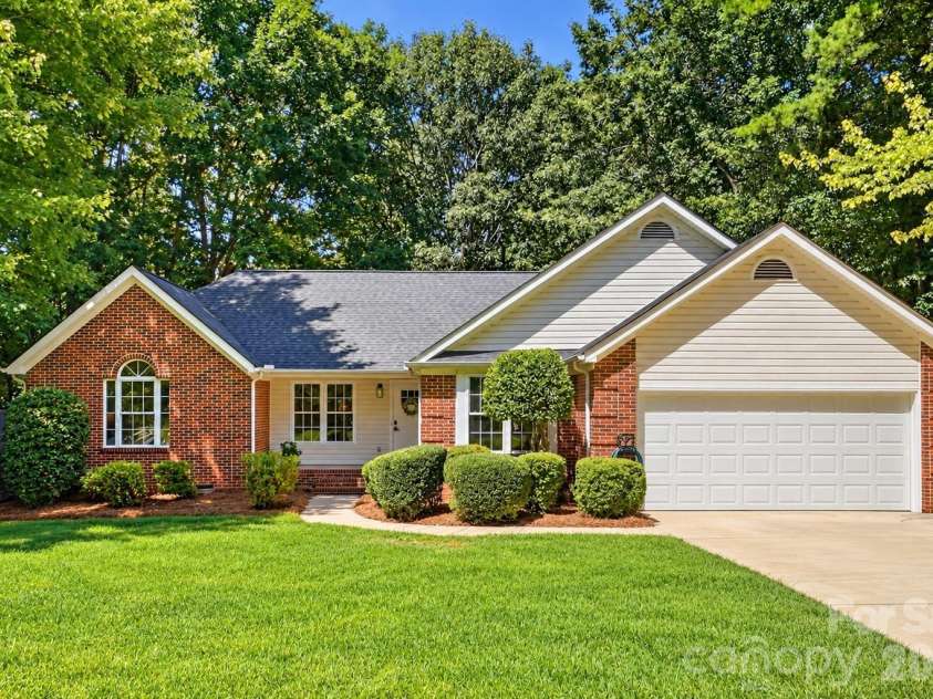 13800 Woody Point Road, Charlotte, NC 28278.  MLS# CAR4420701, YatesRealty ID 49785. 