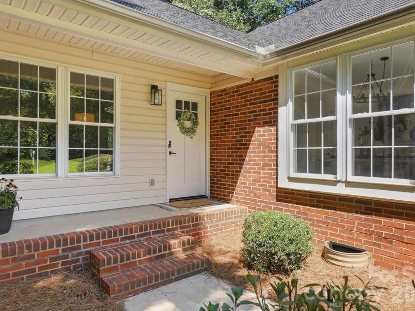 13800 Woody Point Road, Charlotte, NC 28278.  MLS# CAR4420701, YatesRealty ID 49785. 