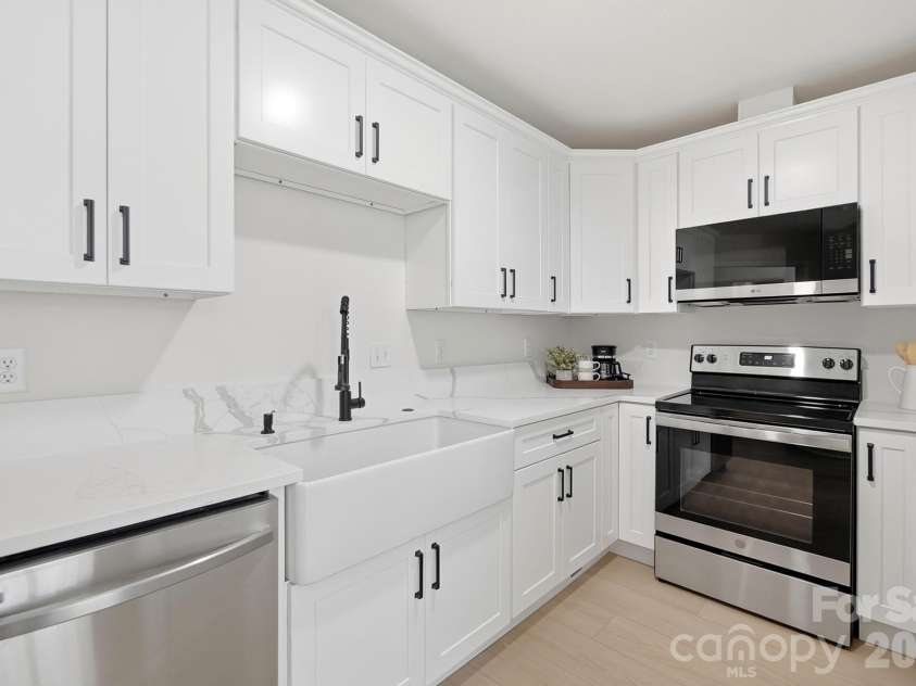 13800 Woody Point Road, Charlotte, NC 28278.  MLS# CAR4420701, YatesRealty ID 49785. 