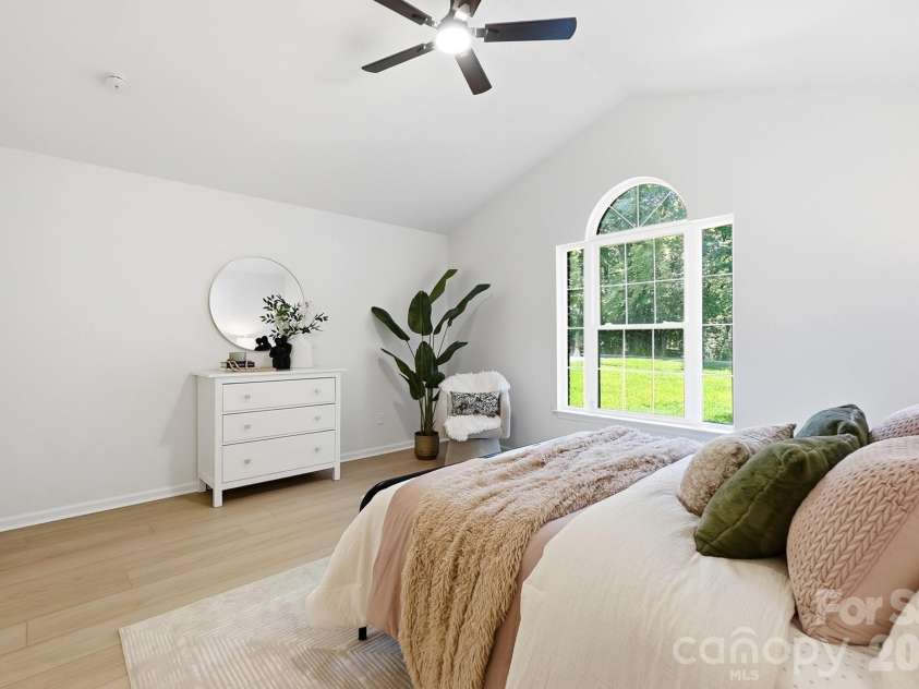 13800 Woody Point Road, Charlotte, NC 28278.  MLS# CAR4420701, YatesRealty ID 49785. 