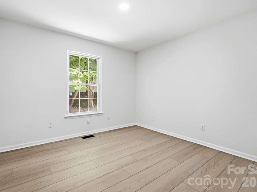 13800 Woody Point Road, Charlotte, NC 28278.  MLS# CAR4420701, YatesRealty ID 49785. 