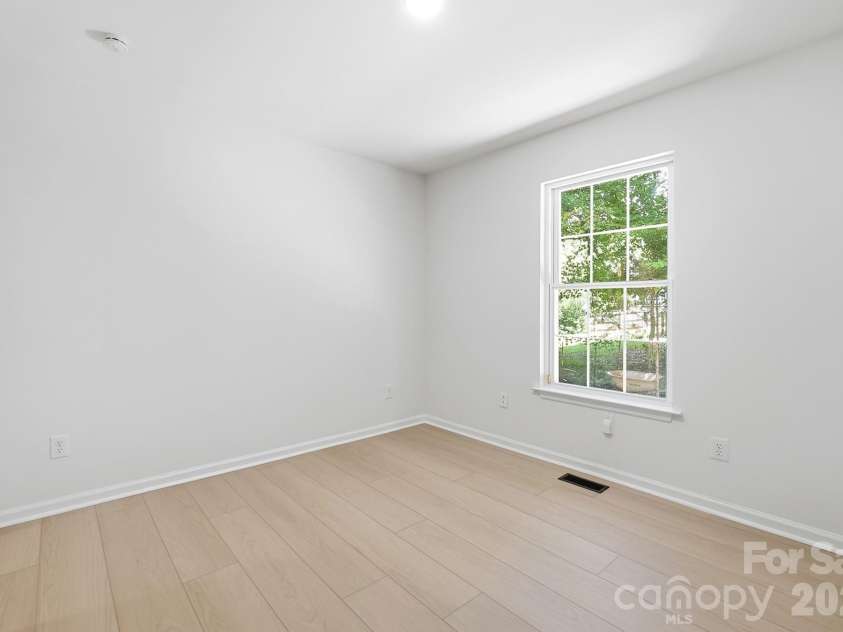 13800 Woody Point Road, Charlotte, NC 28278.  MLS# CAR4420701, YatesRealty ID 49785. 