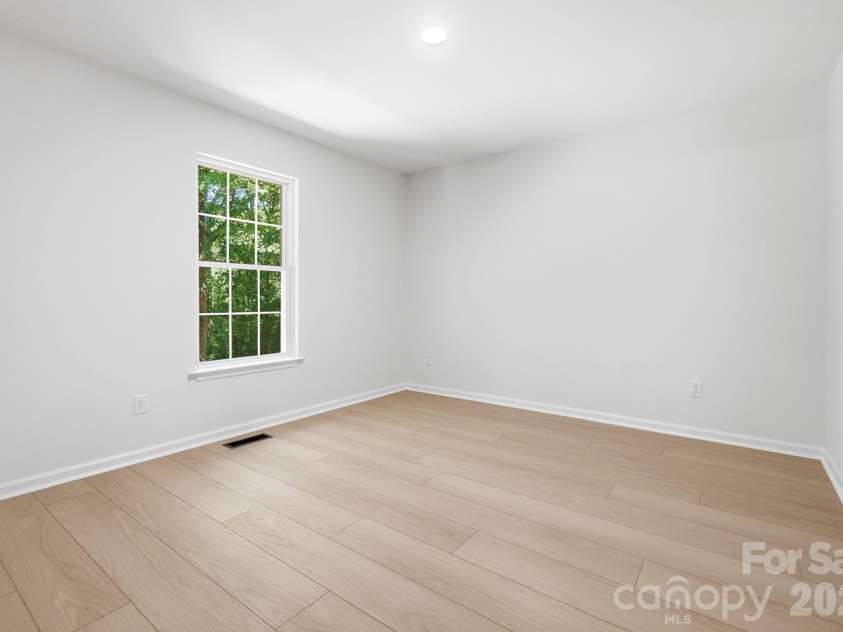 13800 Woody Point Road, Charlotte, NC 28278.  MLS# CAR4420701, YatesRealty ID 49785. 