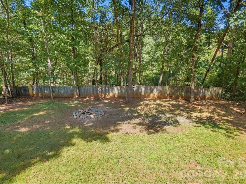 13800 Woody Point Road, Charlotte, NC 28278.  MLS# CAR4420701, YatesRealty ID 49785. 