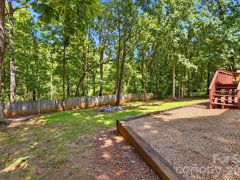 13800 Woody Point Road, Charlotte, NC 28278.  MLS# CAR4420701, YatesRealty ID 49785. 