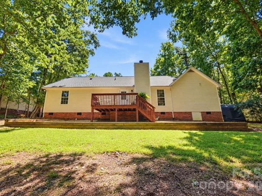 13800 Woody Point Road, Charlotte, NC 28278.  MLS# CAR4420701, YatesRealty ID 49785. 