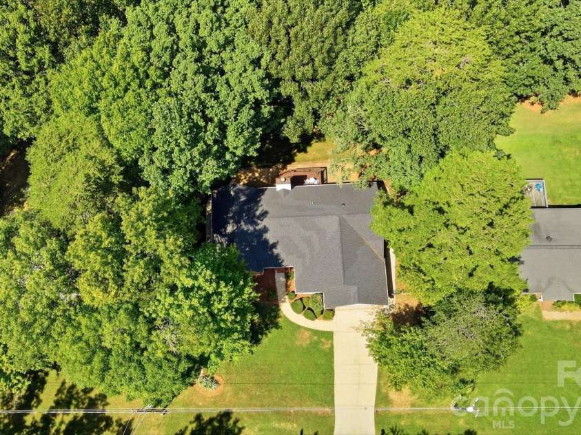 13800 Woody Point Road, Charlotte, NC 28278.  MLS# CAR4420701, YatesRealty ID 49785. 