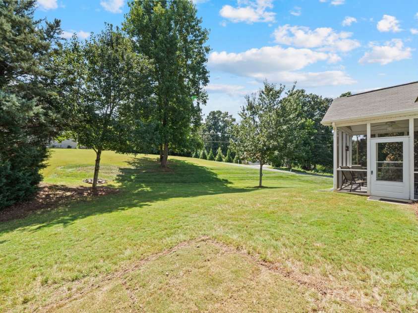 608 Cedar Trace Drive, Lake Wylie, SC 29710.  MLS# CAR4420650, YatesRealty ID 49787. Huge yard